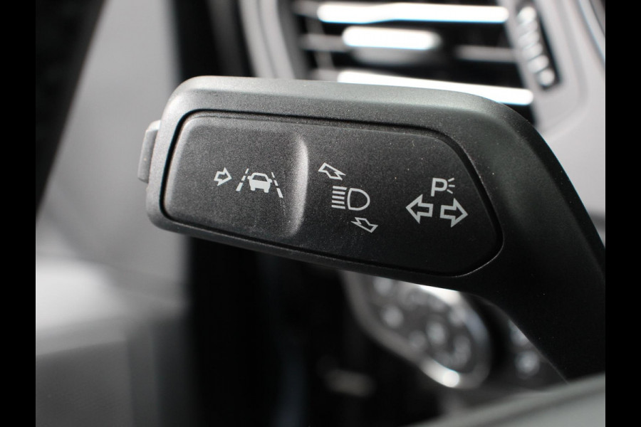 Ford Focus 1.0 EcoBoost 125pk Titanium Style | Navigatie | Parkeer pakket | Winter pakket | Stoel en stuur verwarming | Climate Control | Led | Extra getint glas