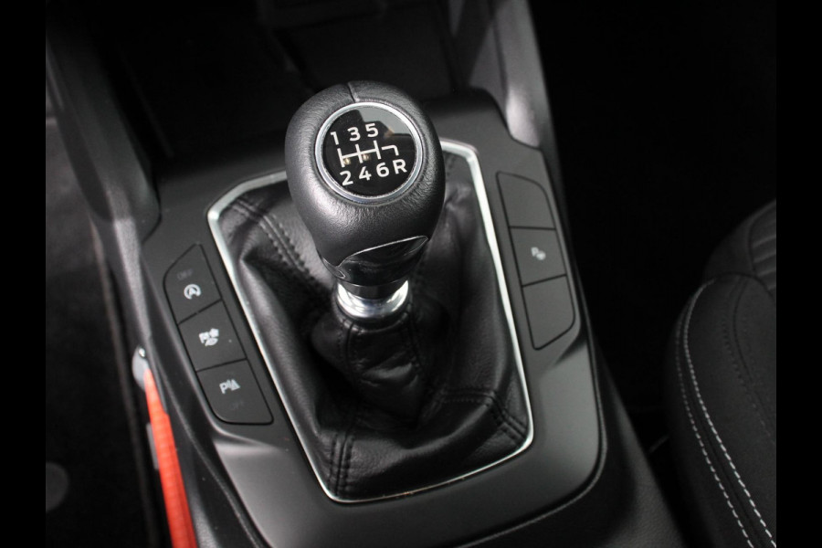 Ford Focus 1.0 EcoBoost 125pk Titanium Style | Navigatie | Parkeer pakket | Winter pakket | Stoel en stuur verwarming | Climate Control | Led | Extra getint glas