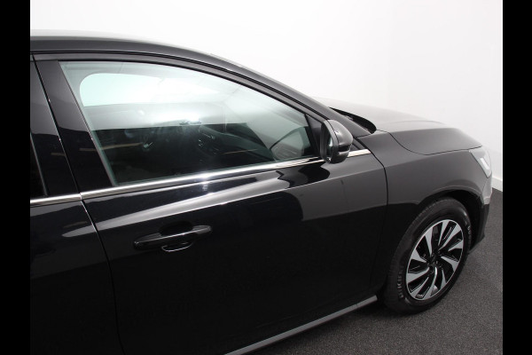 Ford Focus 1.0 EcoBoost 125pk Titanium Style | Navigatie | Parkeer pakket | Winter pakket | Stoel en stuur verwarming | Climate Control | Led | Extra getint glas