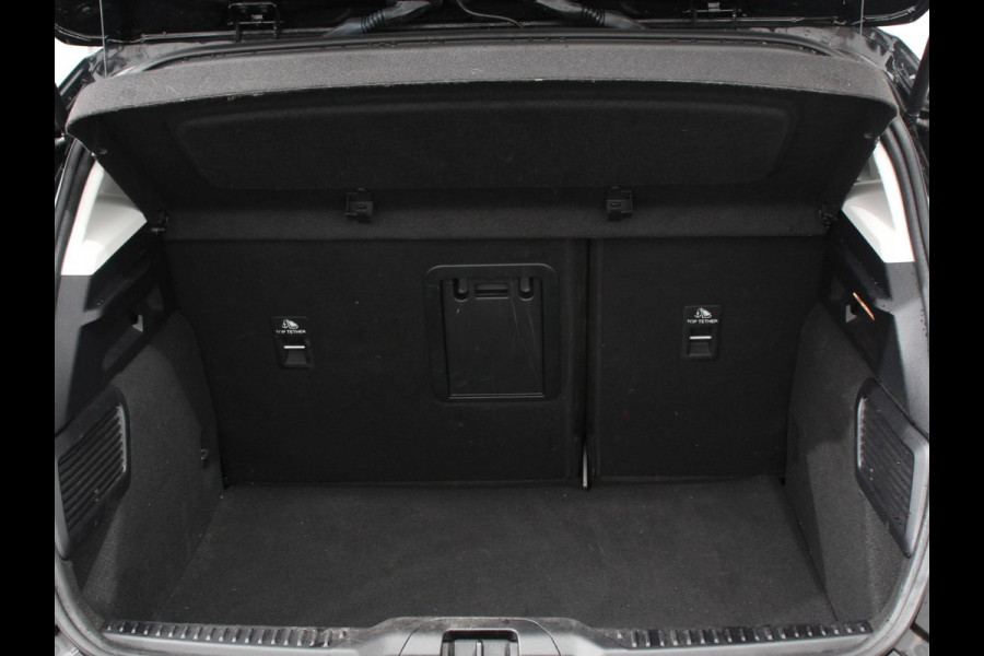 Ford Focus 1.0 EcoBoost 125pk Titanium Style | Navigatie | Parkeer pakket | Winter pakket | Stoel en stuur verwarming | Climate Control | Led | Extra getint glas