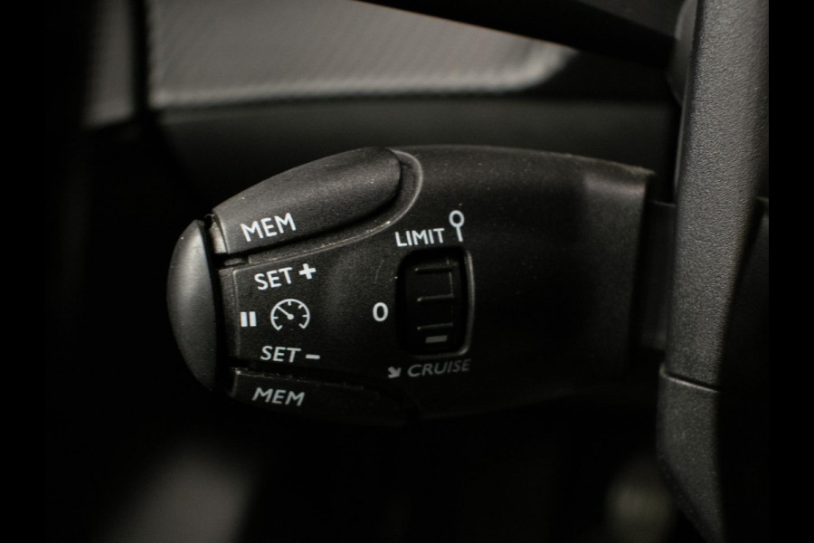 Peugeot 208 1.2 PureTech Allure Sport NL AUTO (APPLE CARPLAY,NAVI,CRUISE,PDC,CLIMATE,LED,WHITE EDITION,SPORTSTOELEN,NETTE STAAT)