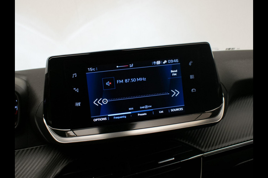 Peugeot 208 1.2 PureTech Allure Sport NL AUTO (APPLE CARPLAY,NAVI,CRUISE,PDC,CLIMATE,LED,WHITE EDITION,SPORTSTOELEN,NETTE STAAT)