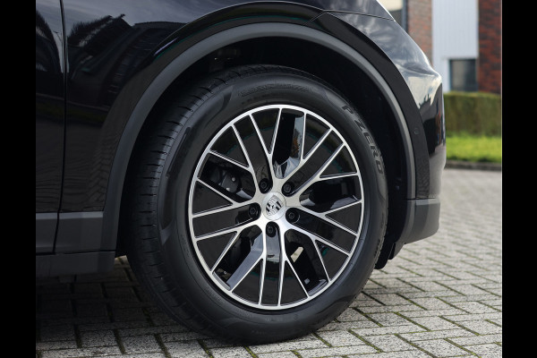 Porsche Macan 4 100 kWh | Pano - BOSE - Chrono