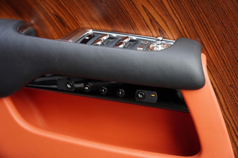 Rolls-Royce Dawn 6.6 V12 Dark Emerald 19 D.Km Bespoke Audio Teak Dek