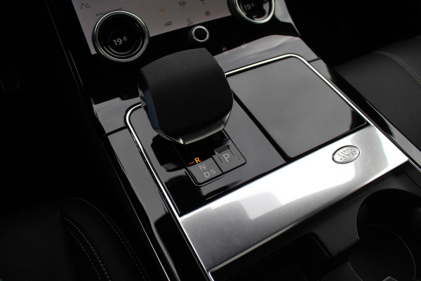 Land Rover Range Rover Velar 2.0 P250 Turbo AWD R-Dynamic SE / Panoramadak / Camera / Leder / Keyless / 21'' / Apple CarPlay / Stuur+Stoelverwarming / DAB / Dodehoek / Cruise Control