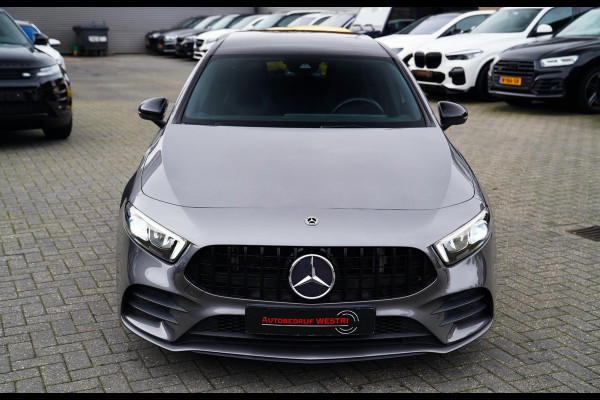 Mercedes-Benz A-Klasse 180 d Business Solution AMG | Panorama | Sfeerverlichting | Camera | Leder/Alcantara | AMG PAKKET | LED |