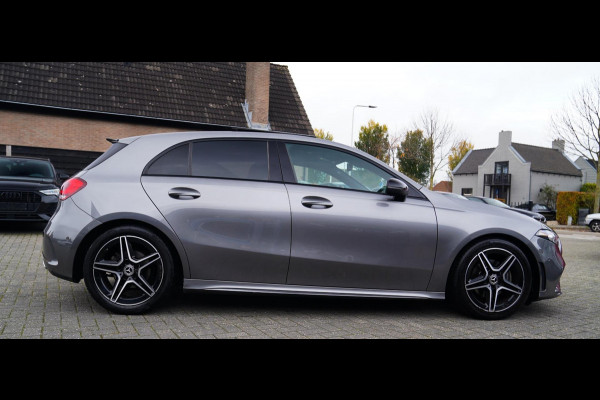 Mercedes-Benz A-Klasse 180 d Business Solution AMG | Panorama | Sfeerverlichting | Camera | Leder/Alcantara | AMG PAKKET | LED |