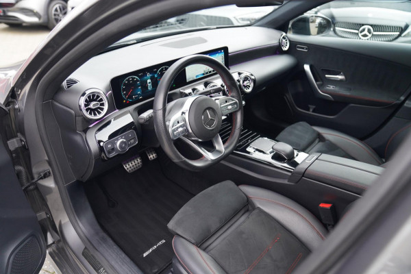 Mercedes-Benz A-Klasse 180 d Business Solution AMG | Panorama | Sfeerverlichting | Camera | Leder/Alcantara | AMG PAKKET | LED |