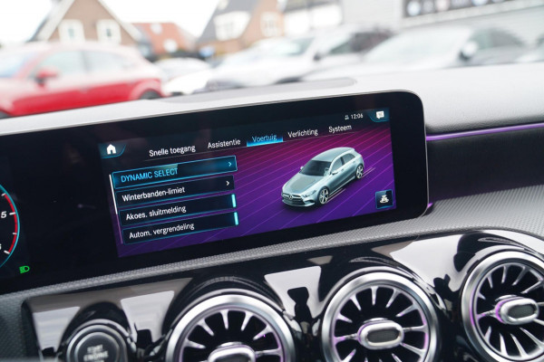 Mercedes-Benz A-Klasse 180 d Business Solution AMG | Panorama | Sfeerverlichting | Camera | Leder/Alcantara | AMG PAKKET | LED |
