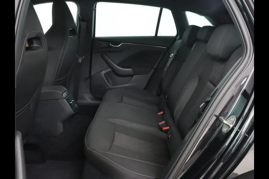 Škoda SCALA 1.0 TSI Sport | Stoelverwarming | Camera | Carplay | Climate control | Full LED | Cruise control | Sportstoelen | Parkeerhulp