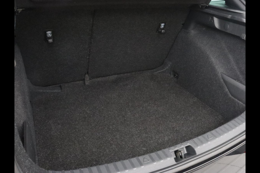 Škoda SCALA 1.0 TSI Sport | Stoelverwarming | Camera | Carplay | Climate control | Full LED | Cruise control | Sportstoelen | Parkeerhulp