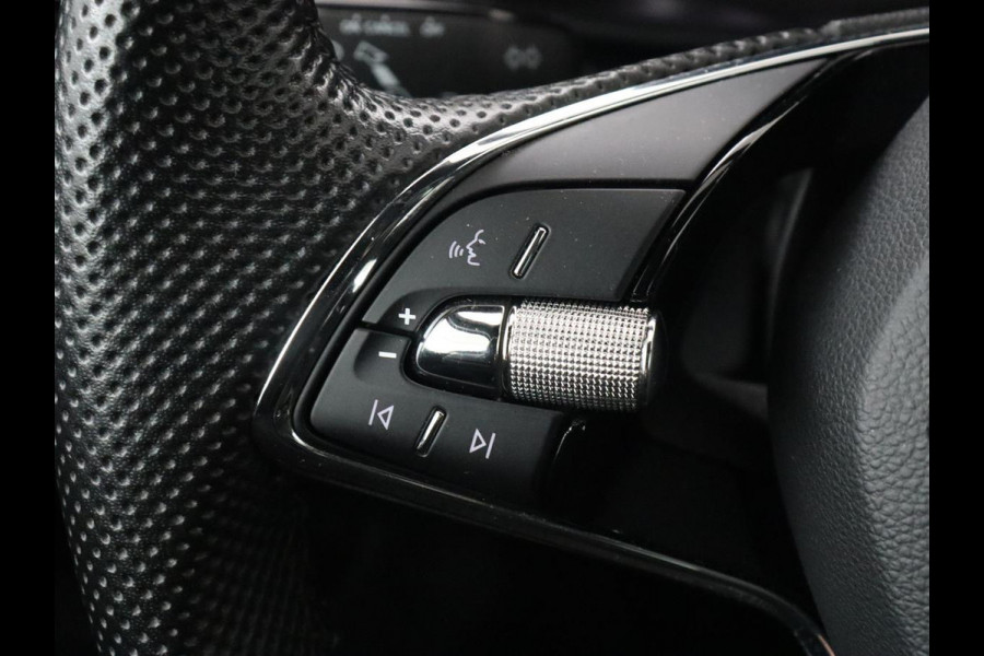 Škoda SCALA 1.0 TSI Sport | Stoelverwarming | Camera | Carplay | Climate control | Full LED | Cruise control | Sportstoelen | Parkeerhulp