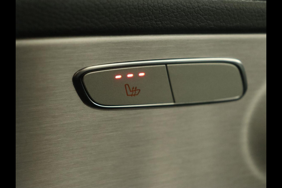 Mercedes-Benz C-Klasse 300e AMG Limited | Panoramadak | 360 Camera | Stoelverwarming | Carplay | Matrix LED | Leder/Alcantara | Navigatie | Park Assist | Sfeerverlichting | PHEV | Plug In
