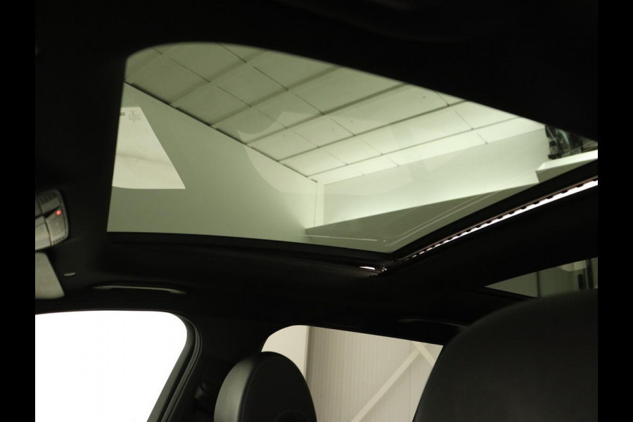 Mercedes-Benz C-Klasse 300e AMG Limited | Panoramadak | 360 Camera | Stoelverwarming | Carplay | Matrix LED | Leder/Alcantara | Navigatie | Park Assist | Sfeerverlichting | PHEV | Plug In