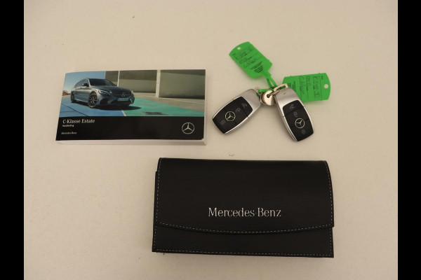 Mercedes-Benz C-Klasse 300e AMG Limited | Panoramadak | 360 Camera | Stoelverwarming | Carplay | Matrix LED | Leder/Alcantara | Navigatie | Park Assist | Sfeerverlichting | PHEV | Plug In