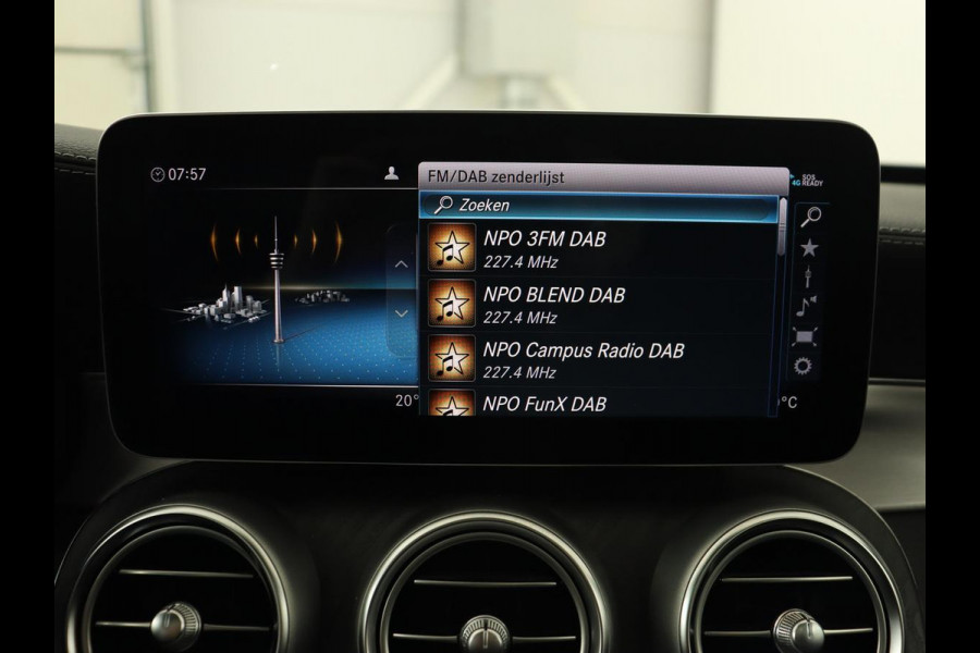 Mercedes-Benz C-Klasse 300e AMG Limited | Panoramadak | 360 Camera | Stoelverwarming | Carplay | Matrix LED | Leder/Alcantara | Navigatie | Park Assist | Sfeerverlichting | PHEV | Plug In