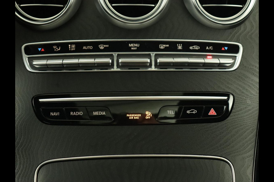 Mercedes-Benz C-Klasse 300e AMG Limited | Panoramadak | 360 Camera | Stoelverwarming | Carplay | Matrix LED | Leder/Alcantara | Navigatie | Park Assist | Sfeerverlichting | PHEV | Plug In