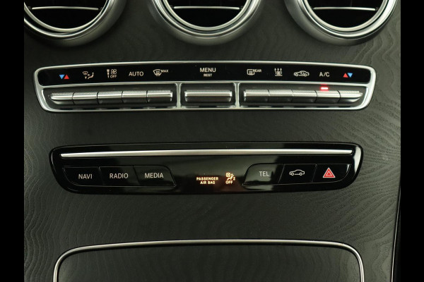 Mercedes-Benz C-Klasse 300e AMG Limited | Panoramadak | 360 Camera | Stoelverwarming | Carplay | Matrix LED | Leder/Alcantara | Navigatie | Park Assist | Sfeerverlichting | PHEV | Plug In