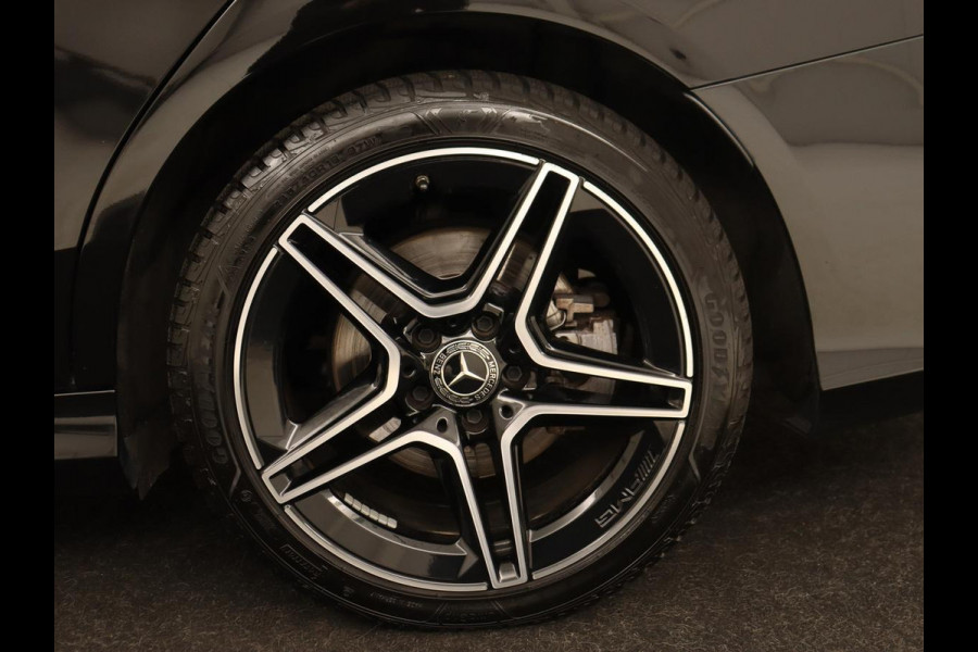 Mercedes-Benz C-Klasse 300e AMG Limited | Panoramadak | 360 Camera | Stoelverwarming | Carplay | Matrix LED | Leder/Alcantara | Navigatie | Park Assist | Sfeerverlichting | PHEV | Plug In