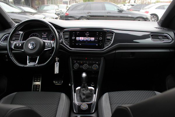 Volkswagen T-Roc 2.0 TSI 4Motion Sport 3x R-line / Panoramadak / CarPlay / Parkeerhulp V+A / 18'' / Stoelverwarming / Dodehoek / ACC