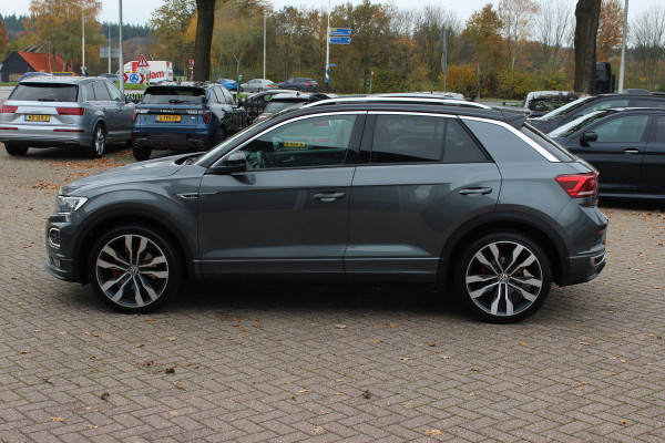 Volkswagen T-Roc 2.0 TSI 4Motion Sport 3x R-line / Panoramadak / CarPlay / Parkeerhulp V+A / 18'' / Stoelverwarming / Dodehoek / ACC