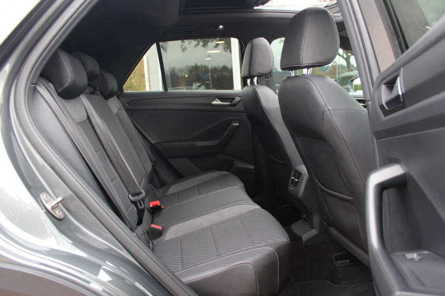 Volkswagen T-Roc 2.0 TSI 4Motion Sport 3x R-line / Panoramadak / CarPlay / Parkeerhulp V+A / 18'' / Stoelverwarming / Dodehoek / ACC