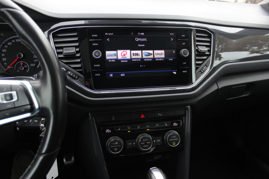 Volkswagen T-Roc 2.0 TSI 4Motion Sport 3x R-line / Panoramadak / CarPlay / Parkeerhulp V+A / 18'' / Stoelverwarming / Dodehoek / ACC
