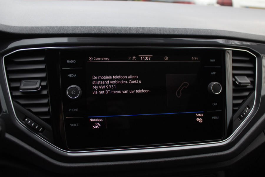 Volkswagen T-Roc 2.0 TSI 4Motion Sport 3x R-line / Panoramadak / CarPlay / Parkeerhulp V+A / 18'' / Stoelverwarming / Dodehoek / ACC