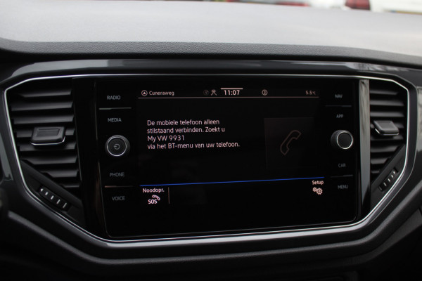 Volkswagen T-Roc 2.0 TSI 4Motion Sport 3x R-line / Panoramadak / CarPlay / Parkeerhulp V+A / 18'' / Stoelverwarming / Dodehoek / ACC