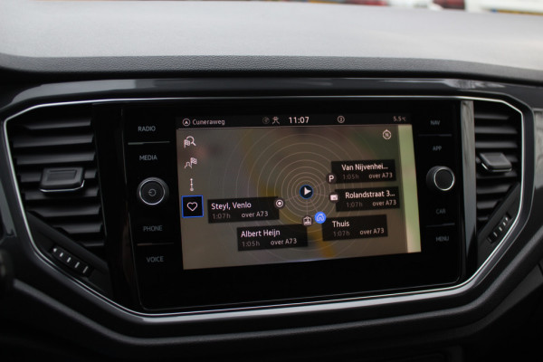 Volkswagen T-Roc 2.0 TSI 4Motion Sport 3x R-line / Panoramadak / CarPlay / Parkeerhulp V+A / 18'' / Stoelverwarming / Dodehoek / ACC