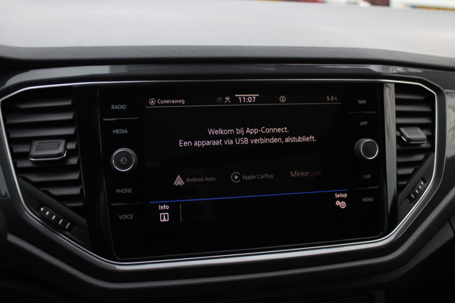 Volkswagen T-Roc 2.0 TSI 4Motion Sport 3x R-line / Panoramadak / CarPlay / Parkeerhulp V+A / 18'' / Stoelverwarming / Dodehoek / ACC