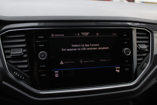 Volkswagen T-Roc 2.0 TSI 4Motion Sport 3x R-line / Panoramadak / CarPlay / Parkeerhulp V+A / 18'' / Stoelverwarming / Dodehoek / ACC