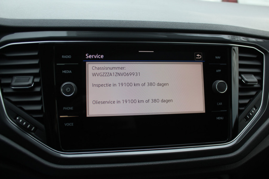 Volkswagen T-Roc 2.0 TSI 4Motion Sport 3x R-line / Panoramadak / CarPlay / Parkeerhulp V+A / 18'' / Stoelverwarming / Dodehoek / ACC