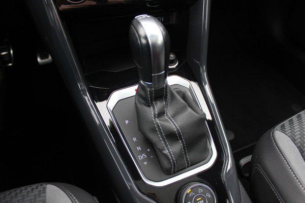 Volkswagen T-Roc 2.0 TSI 4Motion Sport 3x R-line / Panoramadak / CarPlay / Parkeerhulp V+A / 18'' / Stoelverwarming / Dodehoek / ACC