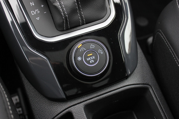 Volkswagen T-Roc 2.0 TSI 4Motion Sport 3x R-line / Panoramadak / CarPlay / Parkeerhulp V+A / 18'' / Stoelverwarming / Dodehoek / ACC