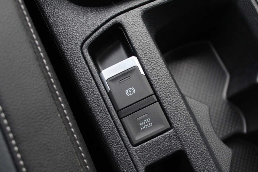 Volkswagen T-Roc 2.0 TSI 4Motion Sport 3x R-line / Panoramadak / CarPlay / Parkeerhulp V+A / 18'' / Stoelverwarming / Dodehoek / ACC