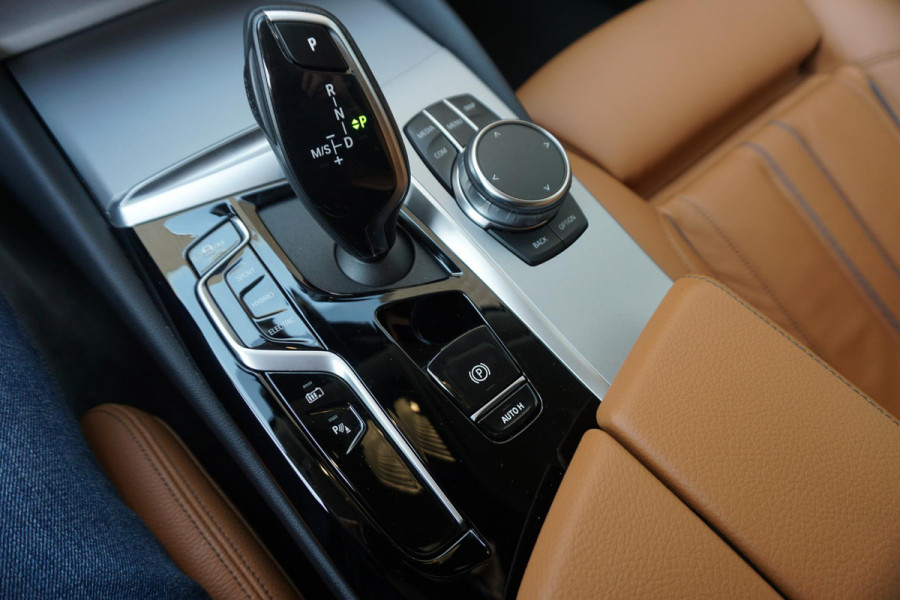 BMW 5 Serie Touring 530e xDrive Business Edition Plus/Laser Led/Leer/ Origineel Nederlands