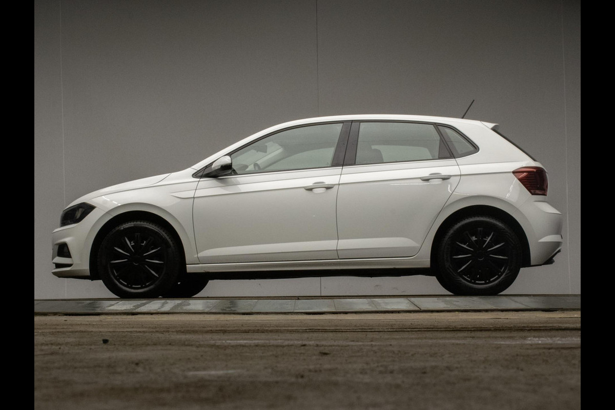 Volkswagen Polo 1.0 TSI Sport (APPLE CARPLAY,NAVI,CRUISE,PDC,CAMERA,SPORTSTOELEN,GETINT,CLIMATE,NETTESTAAT)