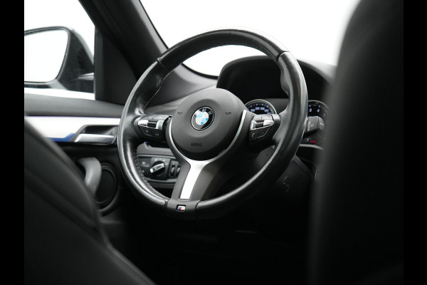 BMW X1 xDrive25e M Sport Plug In Hybrid Storm Bay Metallic 221pk Dealer O.H. PHEV | Panodak | Head Up | Adaptive Cruise | Camera | Stoelen & Stuur Verwarmd | Sfeerverlichting | Keyless | Navigatie | 19"L.M | DAB |