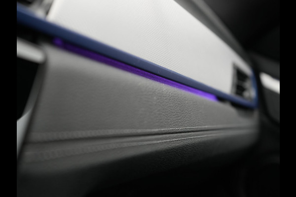 BMW X1 xDrive25e M Sport Plug In Hybrid Storm Bay Metallic 221pk Dealer O.H. PHEV | Panodak | Head Up | Adaptive Cruise | Camera | Stoelen & Stuur Verwarmd | Sfeerverlichting | Keyless | Navigatie | 19"L.M | DAB |