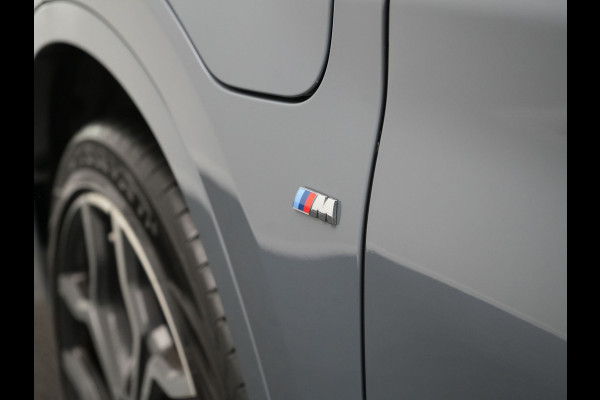 BMW X1 xDrive25e M Sport Plug In Hybrid Storm Bay Metallic 221pk Dealer O.H. PHEV | Panodak | Head Up | Adaptive Cruise | Camera | Stoelen & Stuur Verwarmd | Sfeerverlichting | Keyless | Navigatie | 19"L.M | DAB |