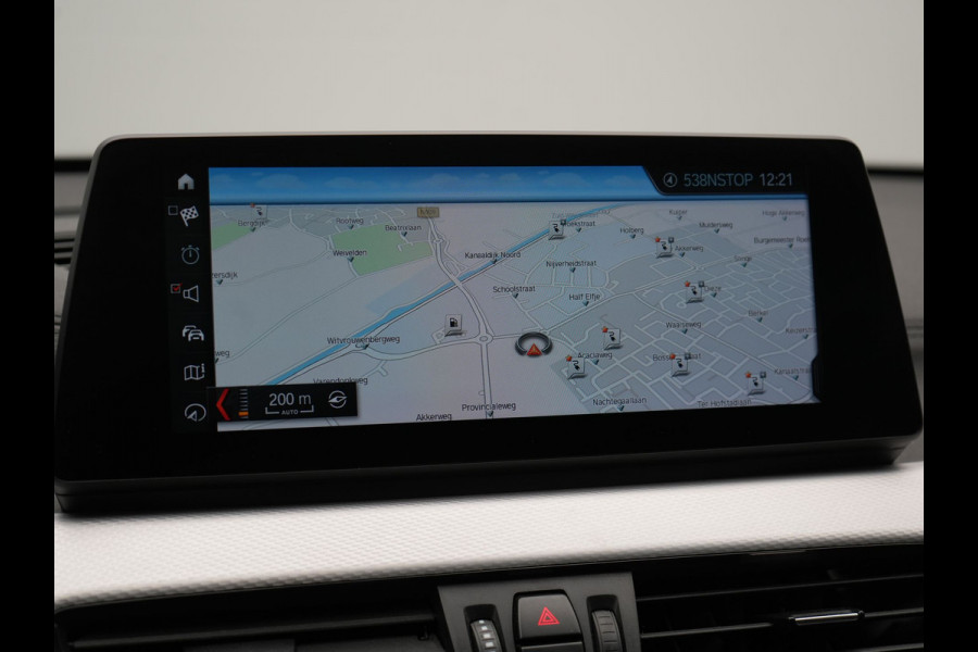 BMW X1 xDrive25e M Sport Plug In Hybrid Storm Bay Metallic 221pk Dealer O.H. PHEV | Panodak | Head Up | Adaptive Cruise | Camera | Stoelen & Stuur Verwarmd | Sfeerverlichting | Keyless | Navigatie | 19"L.M | DAB |