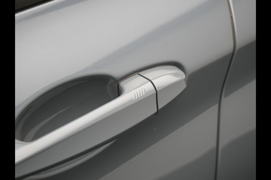 BMW X1 xDrive25e M Sport Plug In Hybrid Storm Bay Metallic 221pk Dealer O.H. PHEV | Panodak | Head Up | Adaptive Cruise | Camera | Stoelen & Stuur Verwarmd | Sfeerverlichting | Keyless | Navigatie | 19"L.M | DAB |