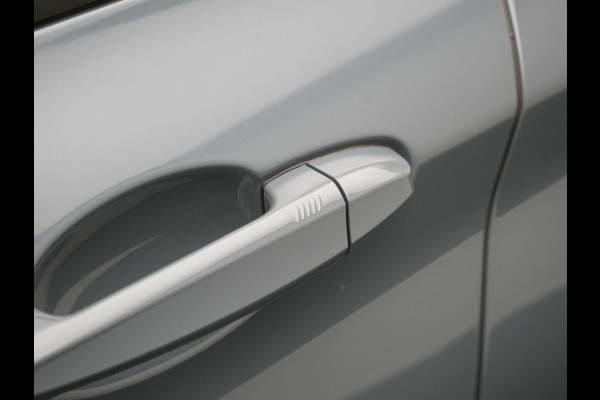 BMW X1 xDrive25e M Sport Plug In Hybrid Storm Bay Metallic 221pk Dealer O.H. PHEV | Panodak | Head Up | Adaptive Cruise | Camera | Stoelen & Stuur Verwarmd | Sfeerverlichting | Keyless | Navigatie | 19"L.M | DAB |