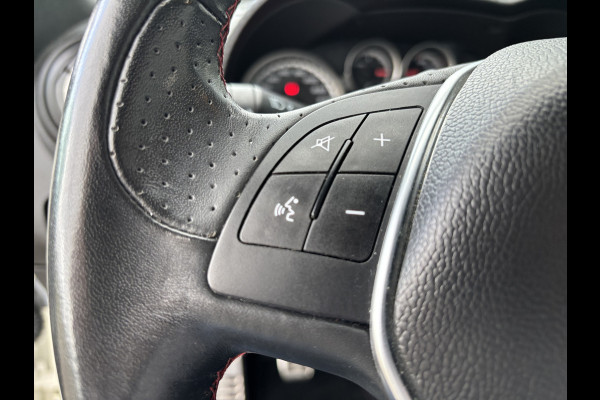 Alfa Romeo MiTo TwinAir 105PK | 17" velgen | Carbon aankleding | parkeersensoren achter