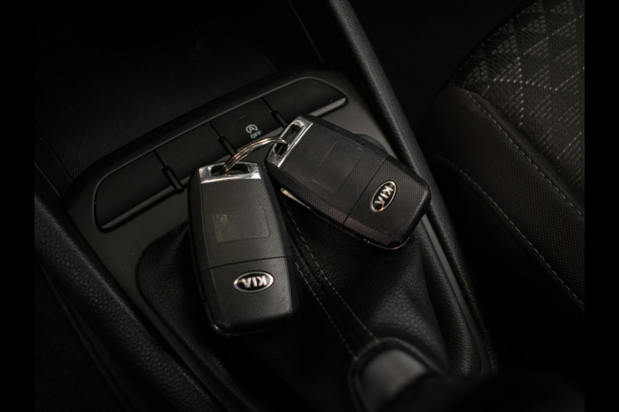 Kia Rio 1.0 TGDI ComfortPlusLine Navigator Sport (NAVI,CRUISE,CAMERA,LED,DAB,ELEKTRISCH PAKKET,SPORTSTOELEN,LM VELGEN,NETTE STAAT)