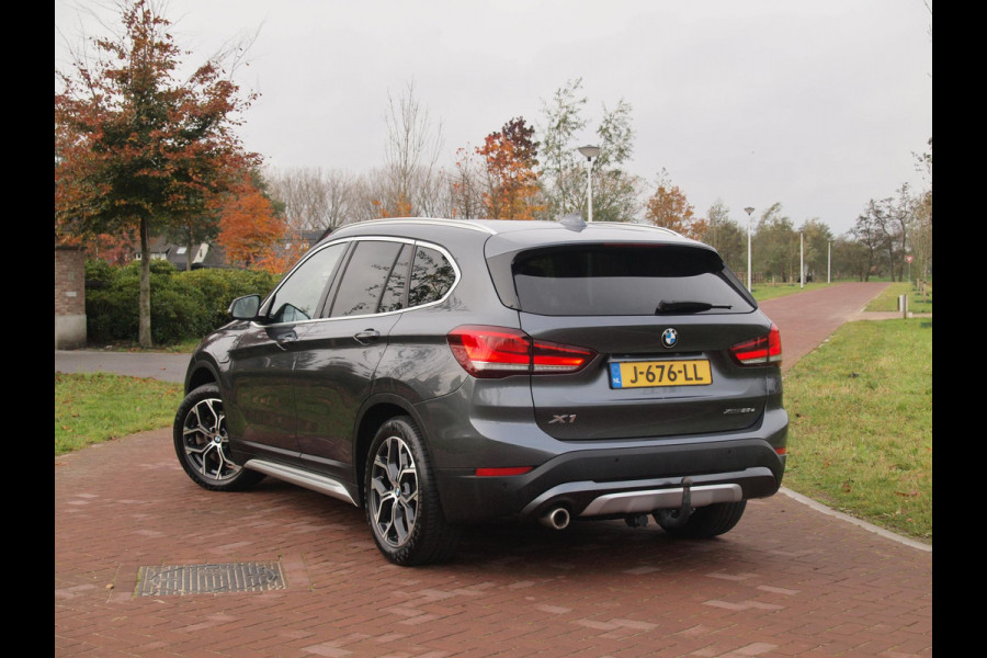 BMW X1 xDrive25e eDrive Edition | Head-Up Display | Harman Kardon | Apple Carplay | Sfeerverlichting | Trekhaak |