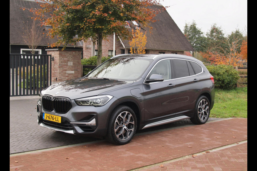 BMW X1 xDrive25e eDrive Edition | Head-Up Display | Harman Kardon | Apple Carplay | Sfeerverlichting | Trekhaak |