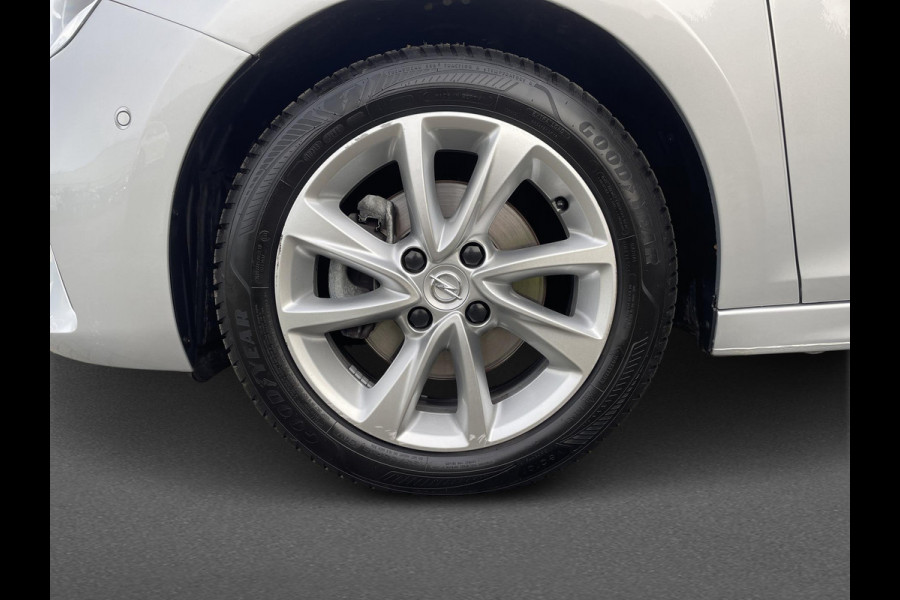 Opel Corsa 1.2 Level 3 | Two-tone | Camera | Apple Carplay & Android auto