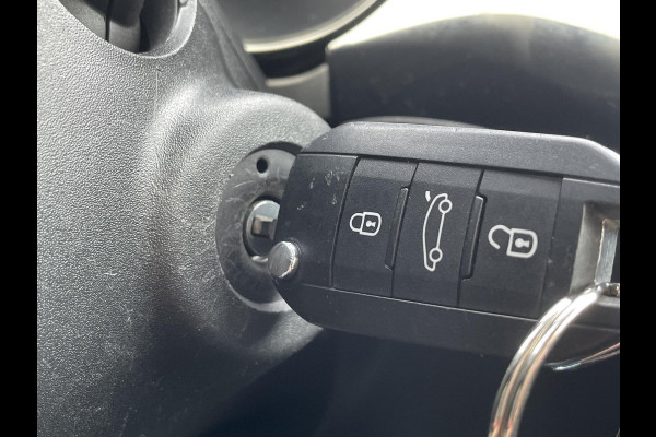 Opel Corsa 1.2 Level 3 | Two-tone | Camera | Apple Carplay & Android auto